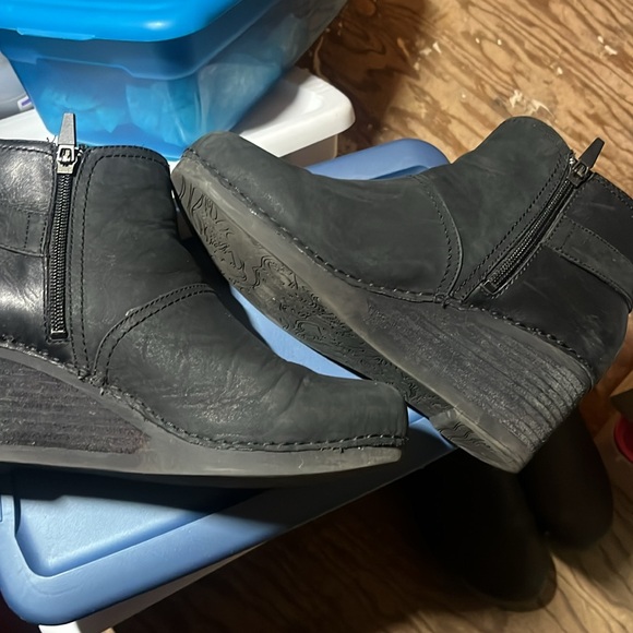 Dansko boots! Suede and black leather . - Picture 5 of 9